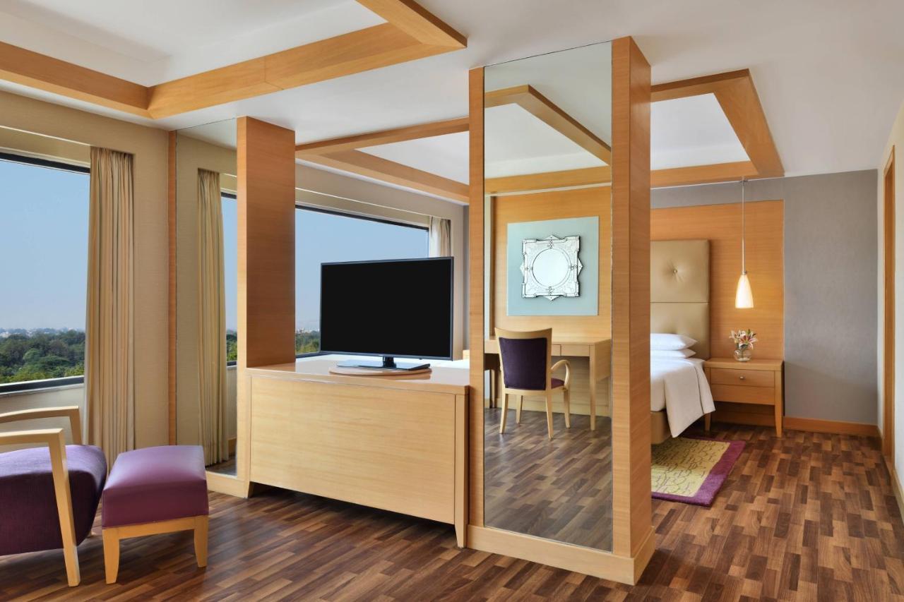 Courtyard By Marriott Chennai Ξενοδοχείο Εξωτερικό φωτογραφία