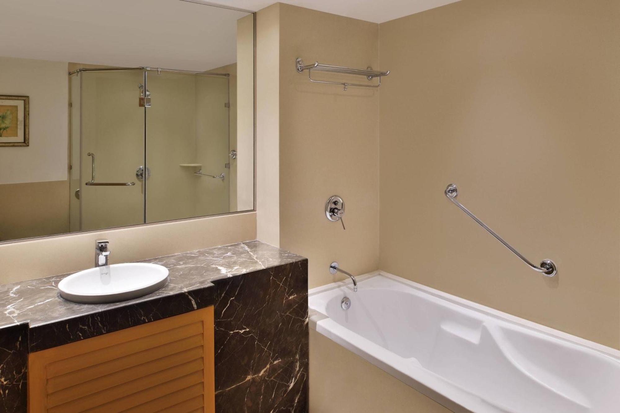 Courtyard By Marriott Chennai Ξενοδοχείο Εξωτερικό φωτογραφία