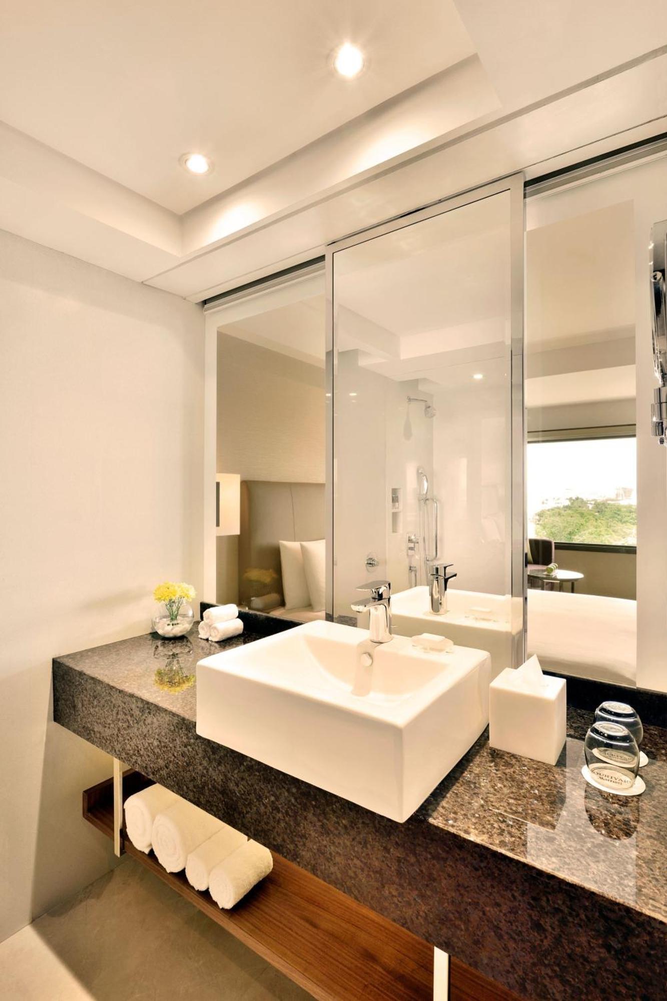 Courtyard By Marriott Chennai Ξενοδοχείο Εξωτερικό φωτογραφία
