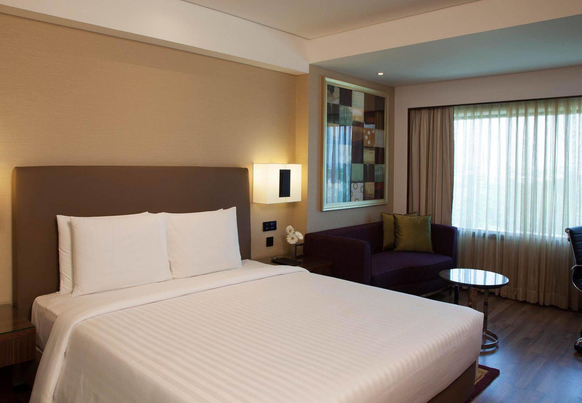 Courtyard By Marriott Chennai Ξενοδοχείο Εξωτερικό φωτογραφία