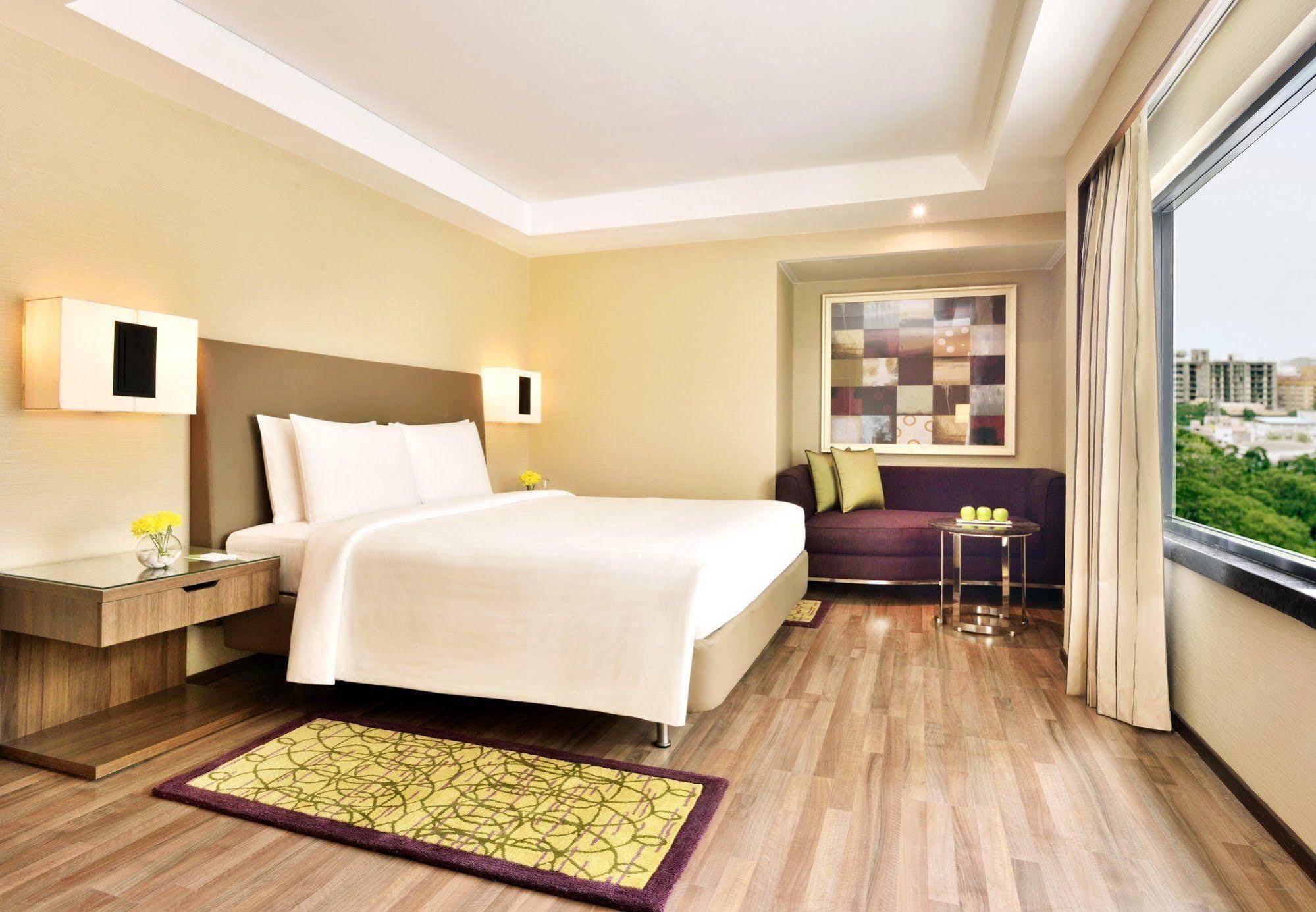 Courtyard By Marriott Chennai Ξενοδοχείο Εξωτερικό φωτογραφία