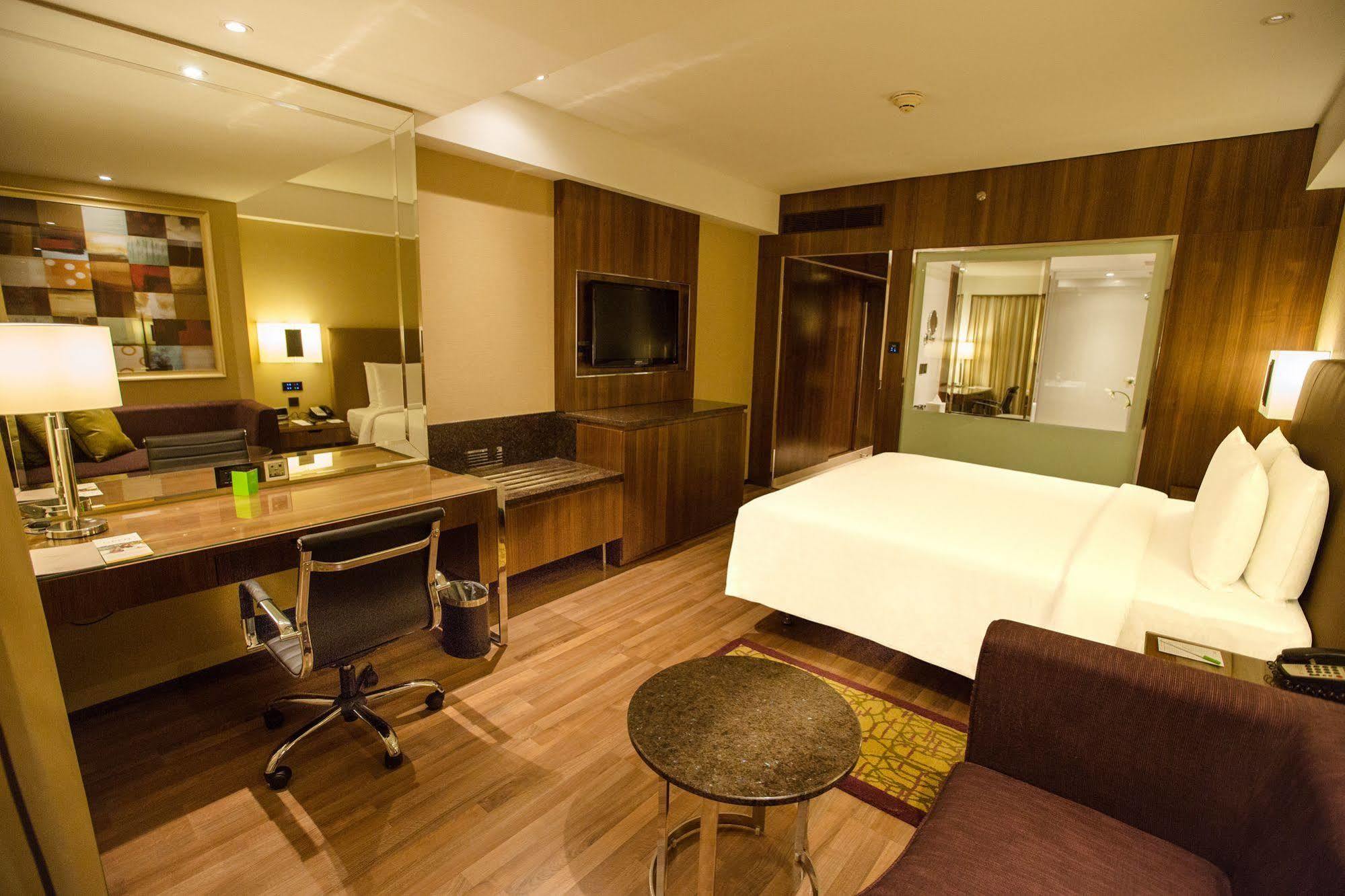 Courtyard By Marriott Chennai Ξενοδοχείο Εξωτερικό φωτογραφία
